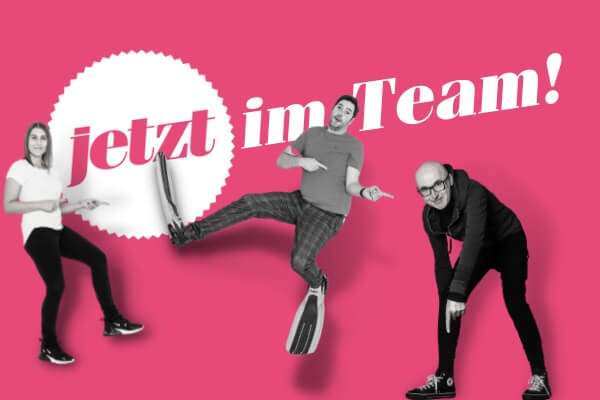 büroJETZT-Team vor rosa Hintergrund mit dem Spruch - jetzt im Team